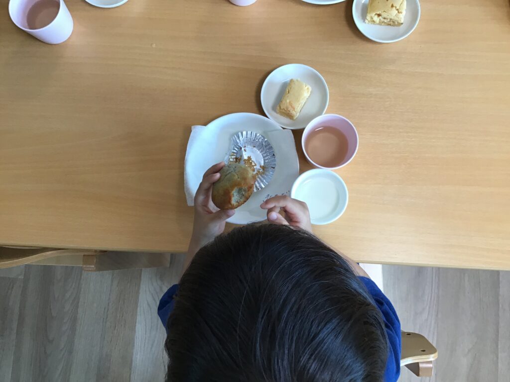 8月の食育（4・5歳児：カップケーキ作り） | アソシエブログ