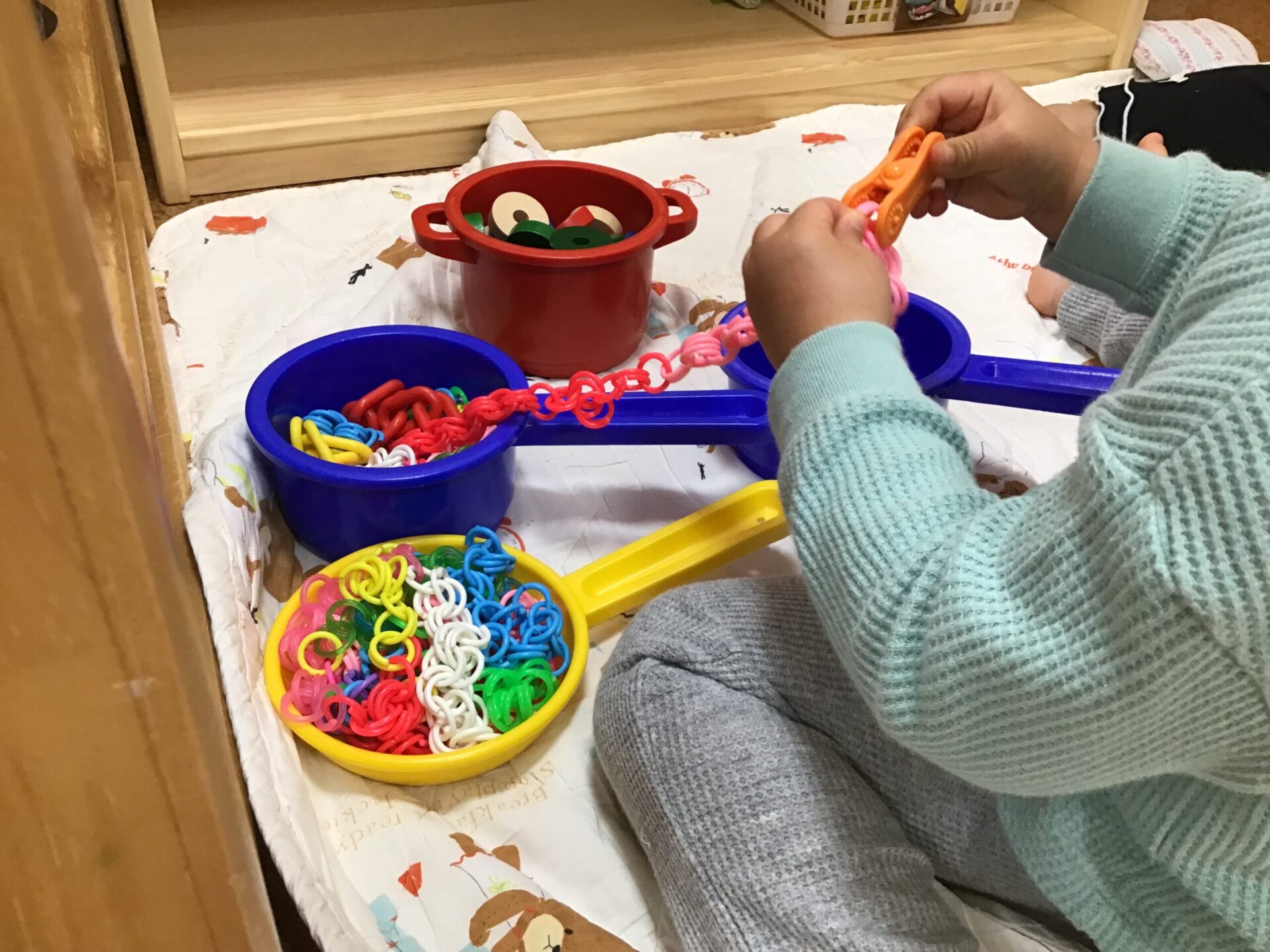 お部屋遊びを覗いてみよう！～うさぎ組（2歳児）～