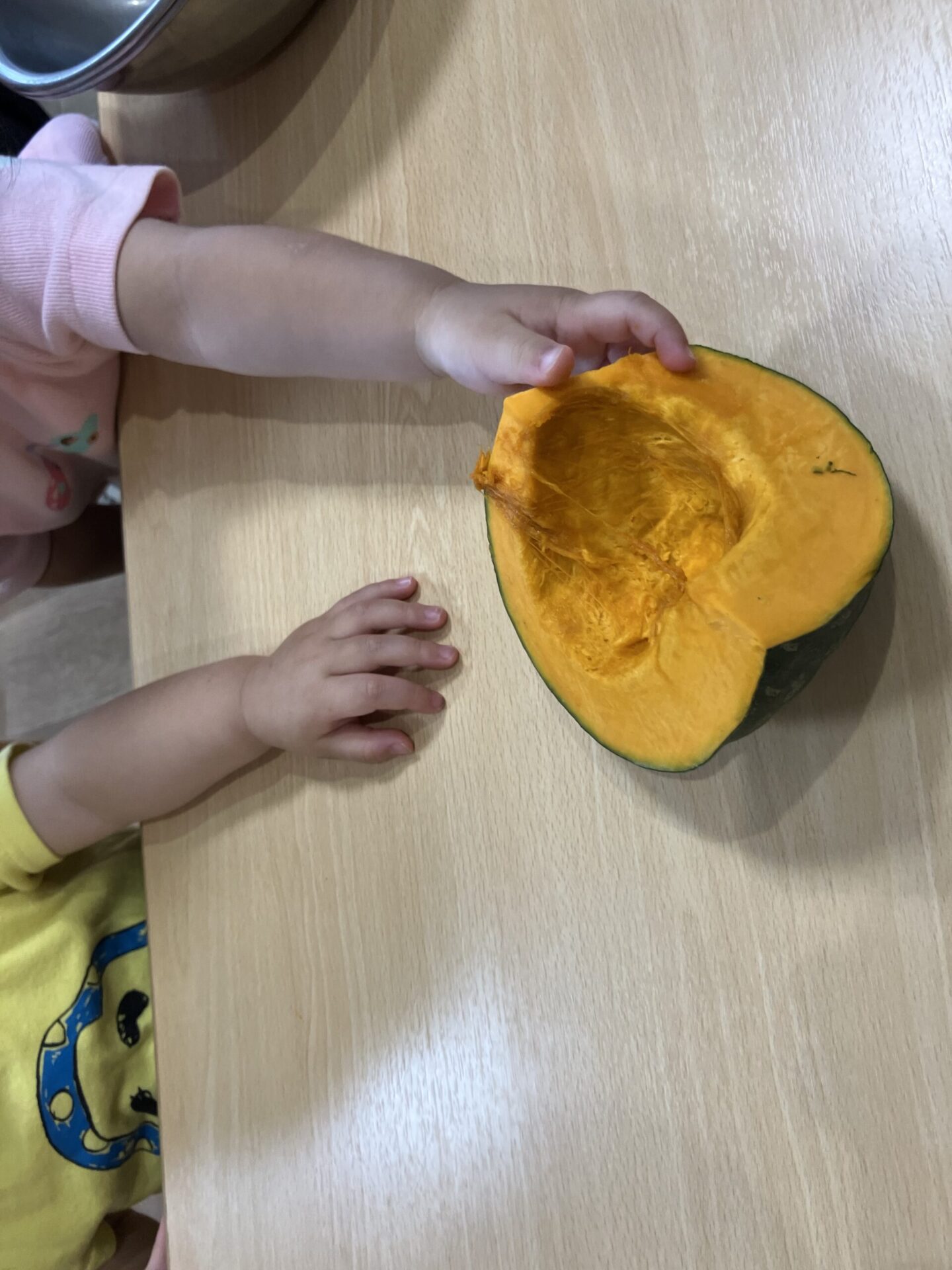 ⁂かぼちゃのお腹を見てみよう！（１歳児）