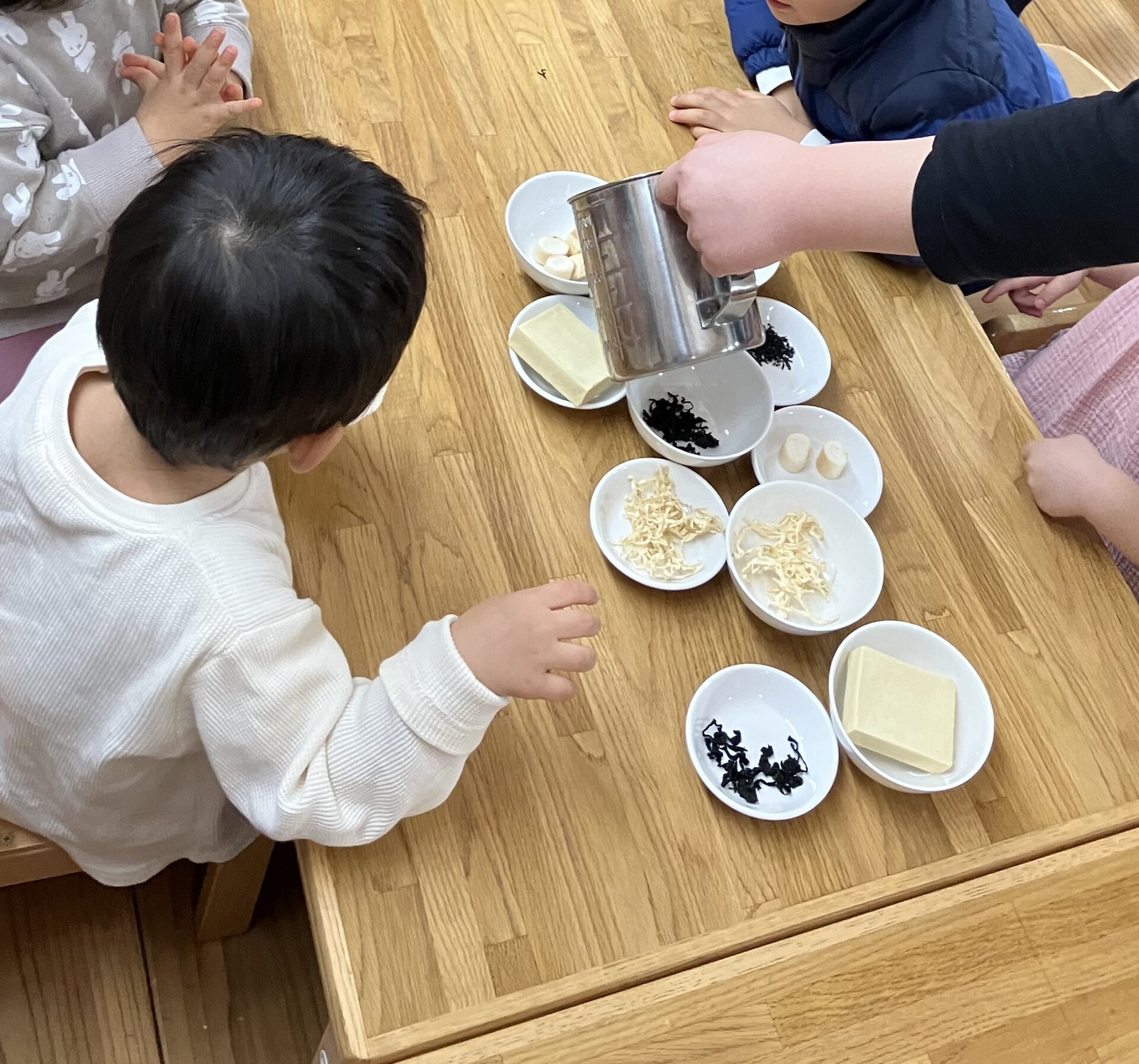 ⁂乾物で感触あそび