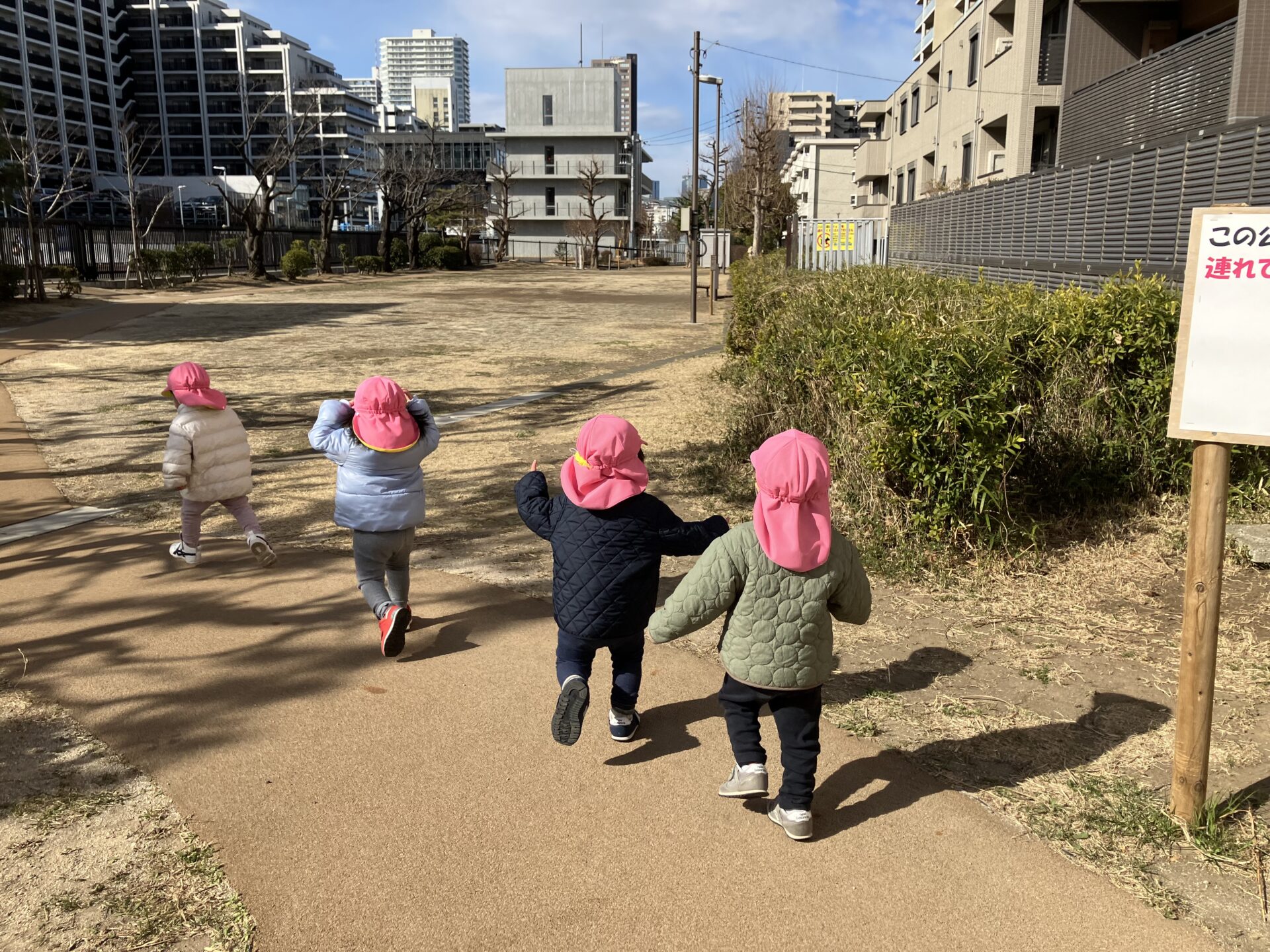 【乳児】外遊びでの子どもたち⭐︎