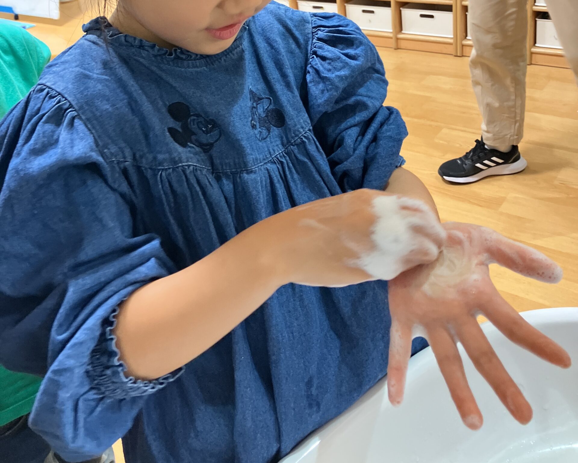 施工 子どもの手 子どもと手をつなぐときに、心がけていること | ハッピーライフを応援