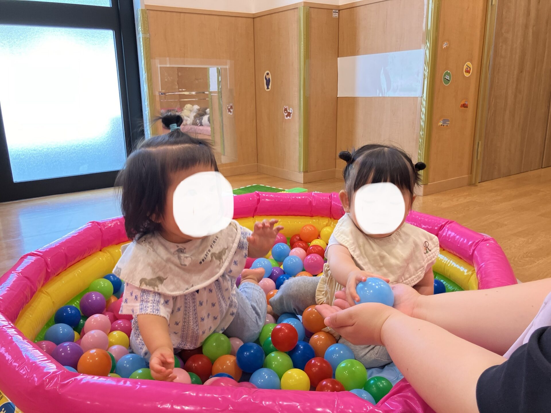 ボールぽんぽん楽しいな♪