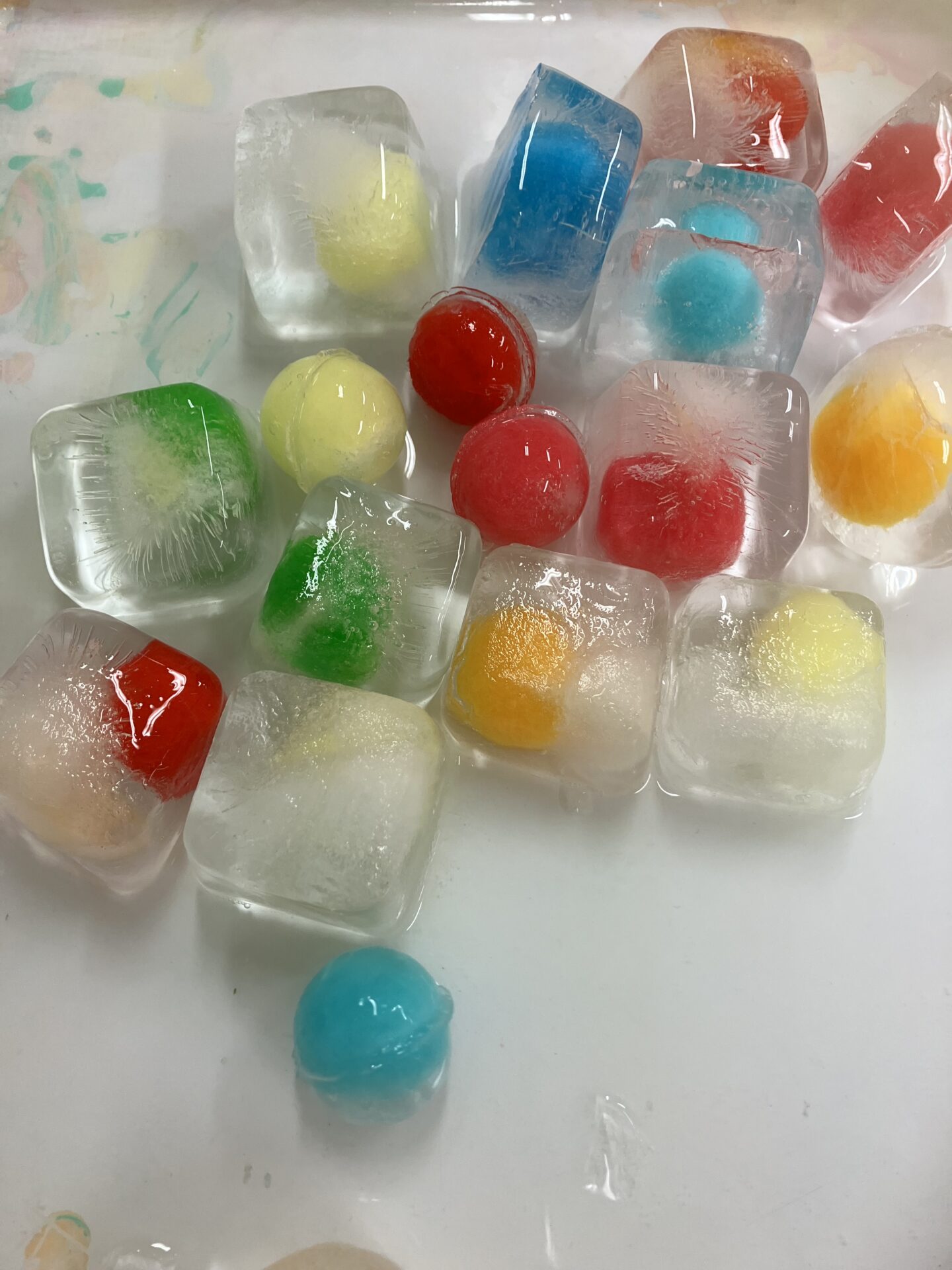 冷たいな！氷あそび第二弾★