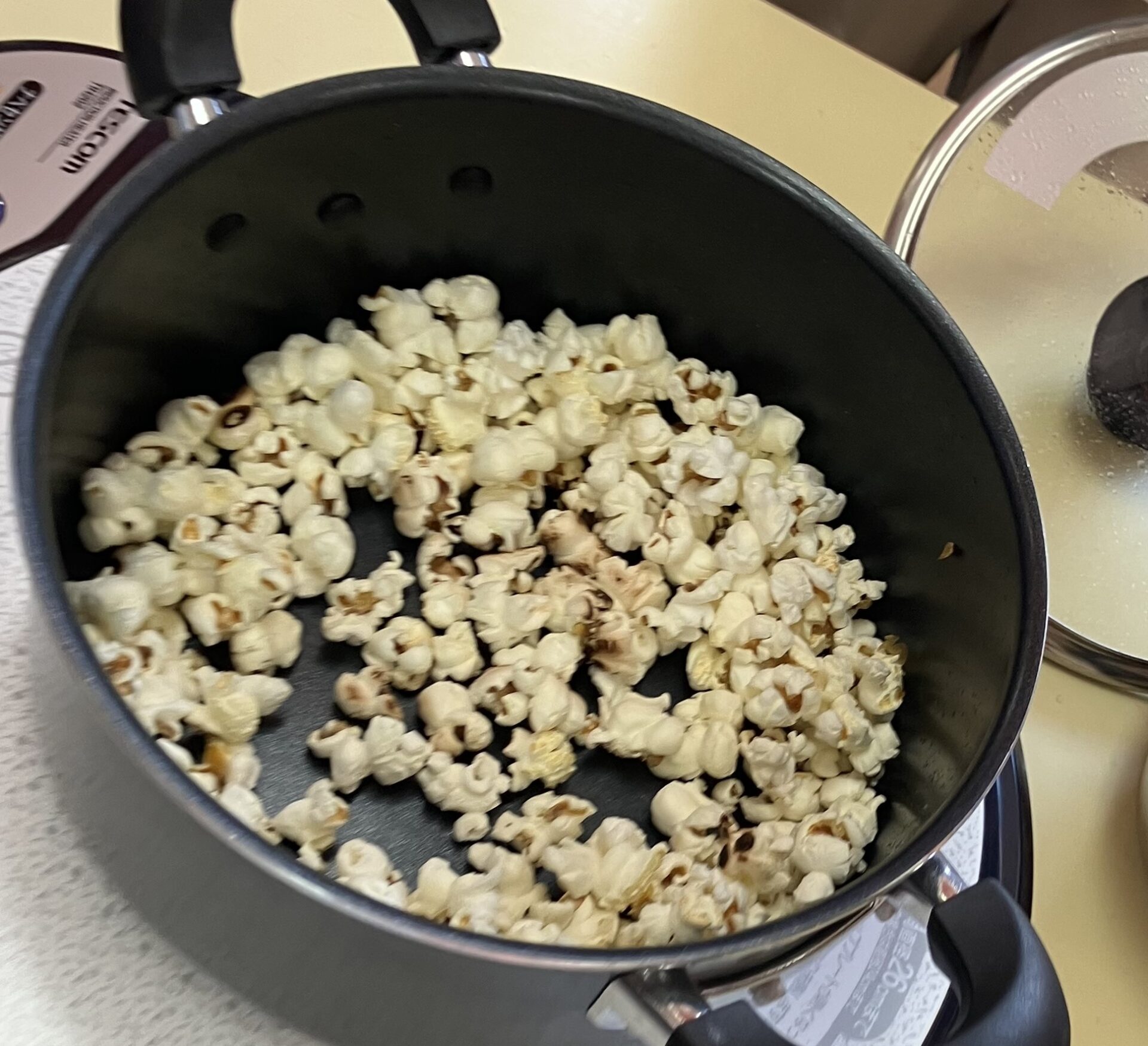 ⁂３歳児食育　ポップコーンの作り方をみてみよう！