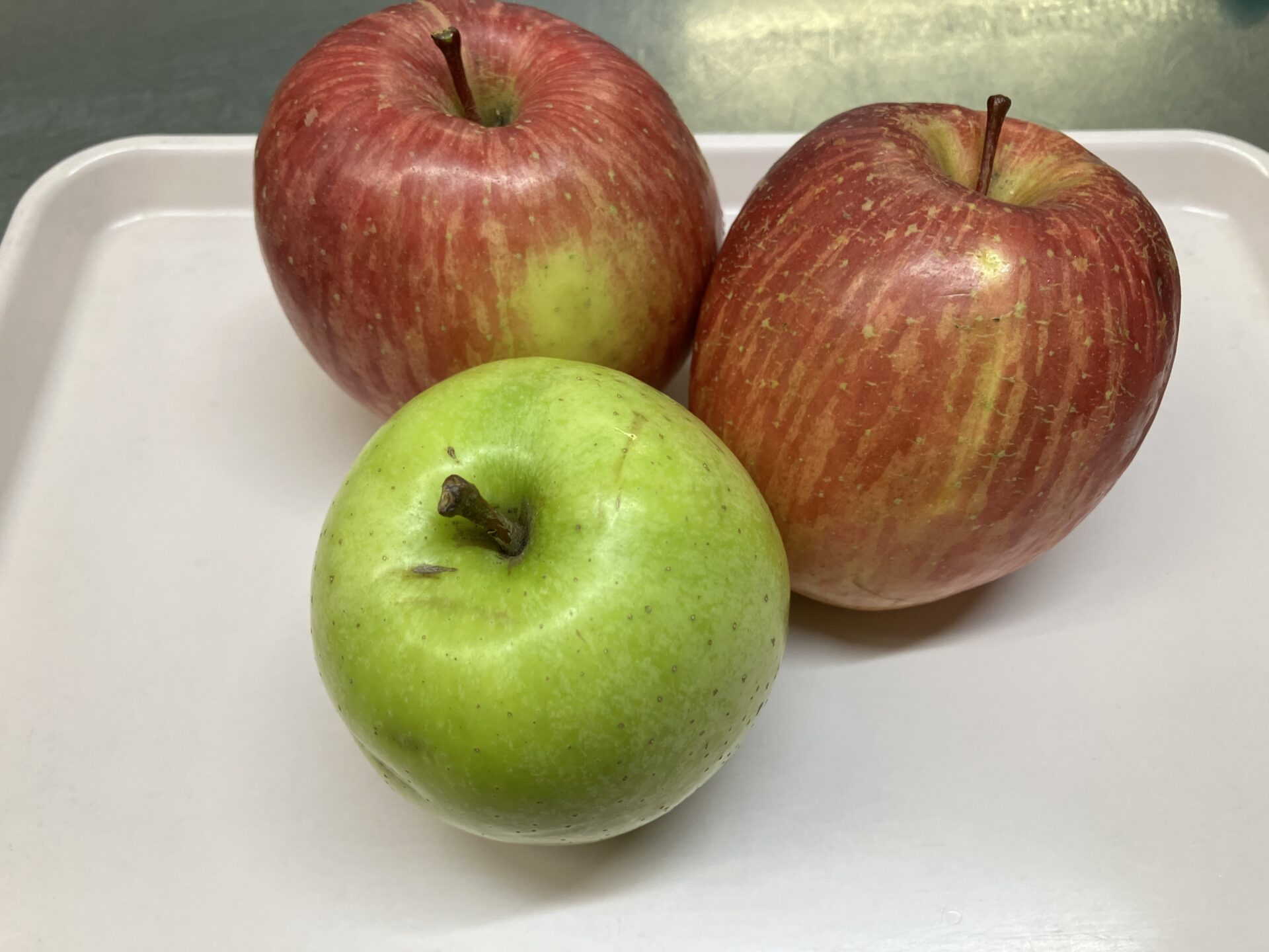 ⁂４歳食育　りんごの実験と観察