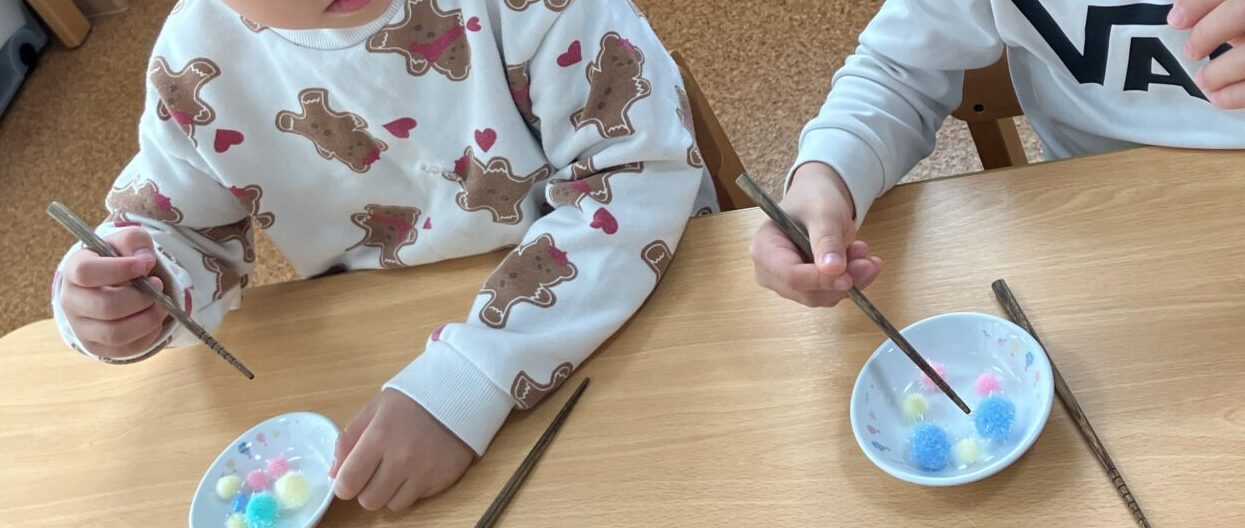 ⁂4歳児食育活動　お箸の練習