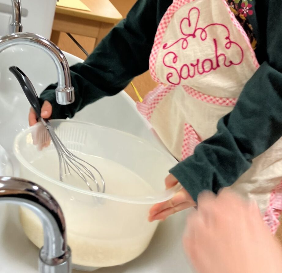 ⁂5歳児食育活動　　米研ぎ・カレー作りのお話