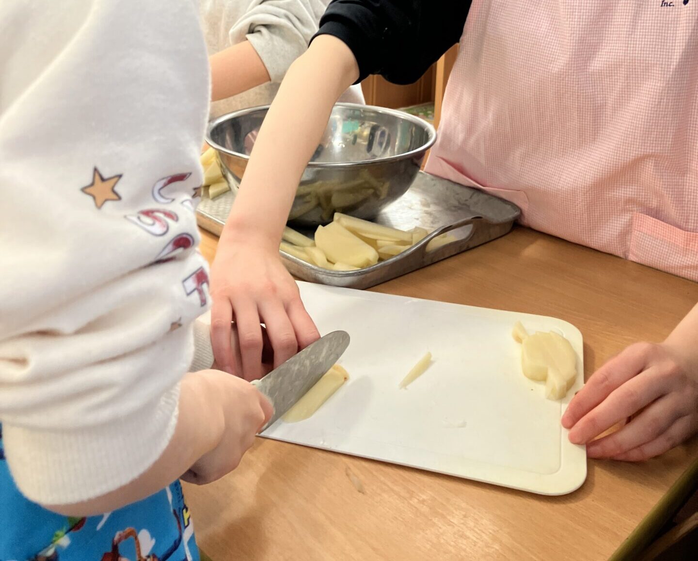 ⁂4.5歳児食育活動　フライドポテト作り