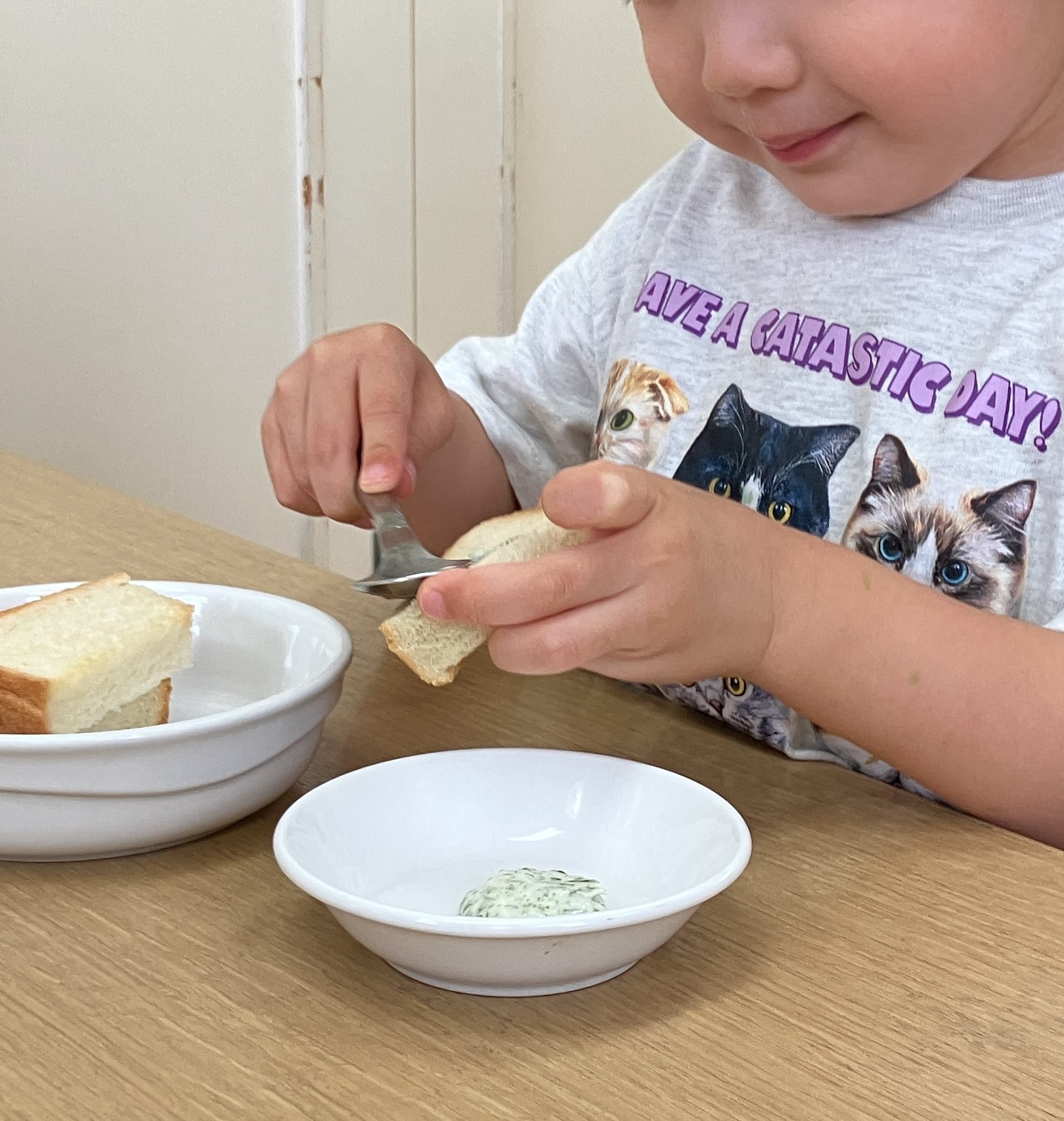 ⁂2歳児食育　青のりマヨトースト作り🍞