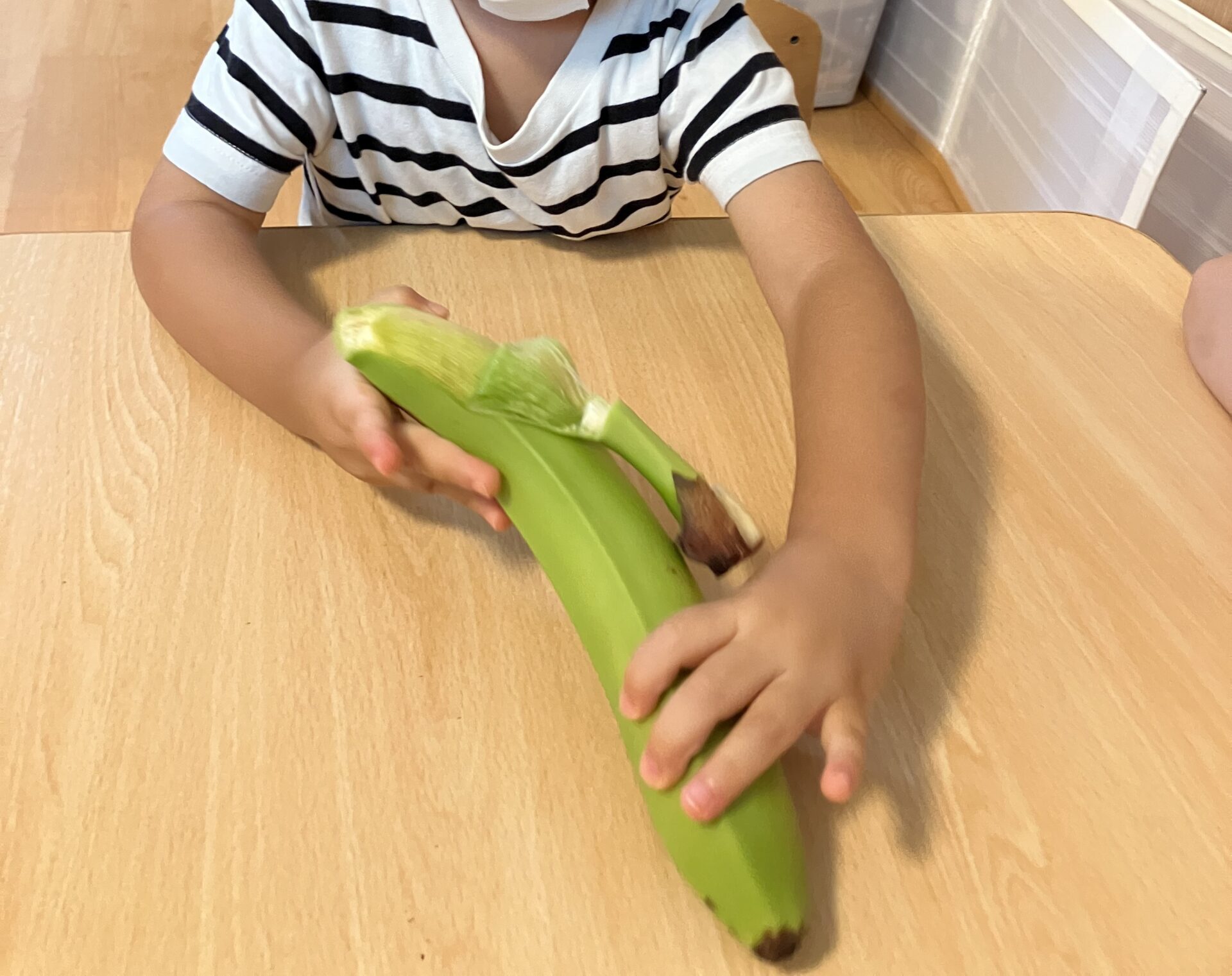 ⁂7月食育活動～バナナに触ろう～